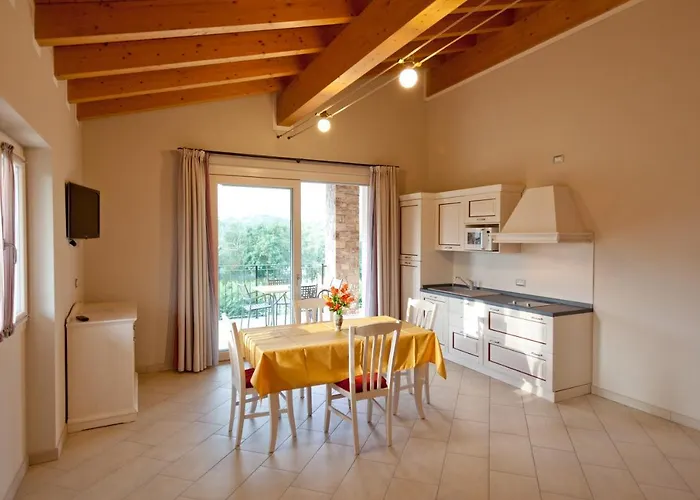 Garda Hill Boutique With Panoramic Pools E Feriegård *