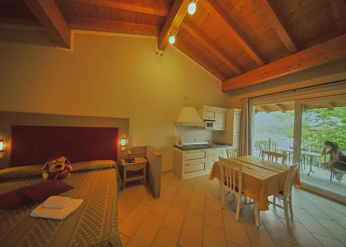 Garda Hill Boutique With Panoramic Pools E