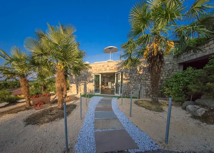 Garda Hill Boutique With Panoramic Pools E Feriegård