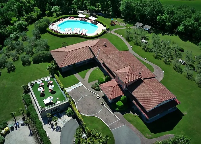 Feriegård Garda Hill Boutique With Panoramic Pools E